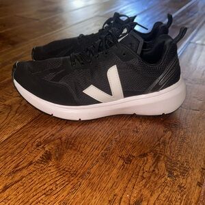 Veja Women's Condor Performance Sneakers Size 9
